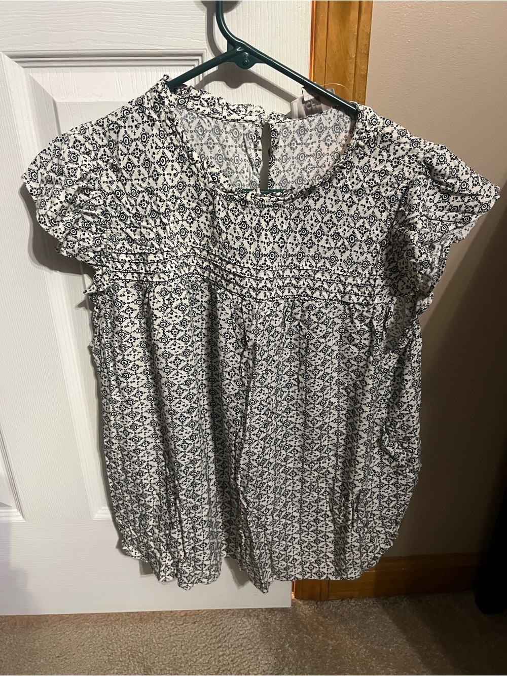 LOFT Black & White Printed Flutter Sleeve Blouse